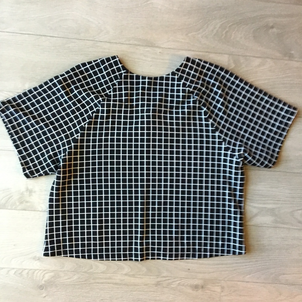 Bobeau Boxy Crop Top BW Grid Print Blouse